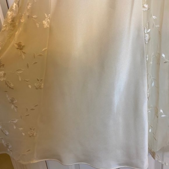Flora Nirooz Embroidered Satin Nightgown Long Light Cream Size Large - Picture 6 of 13